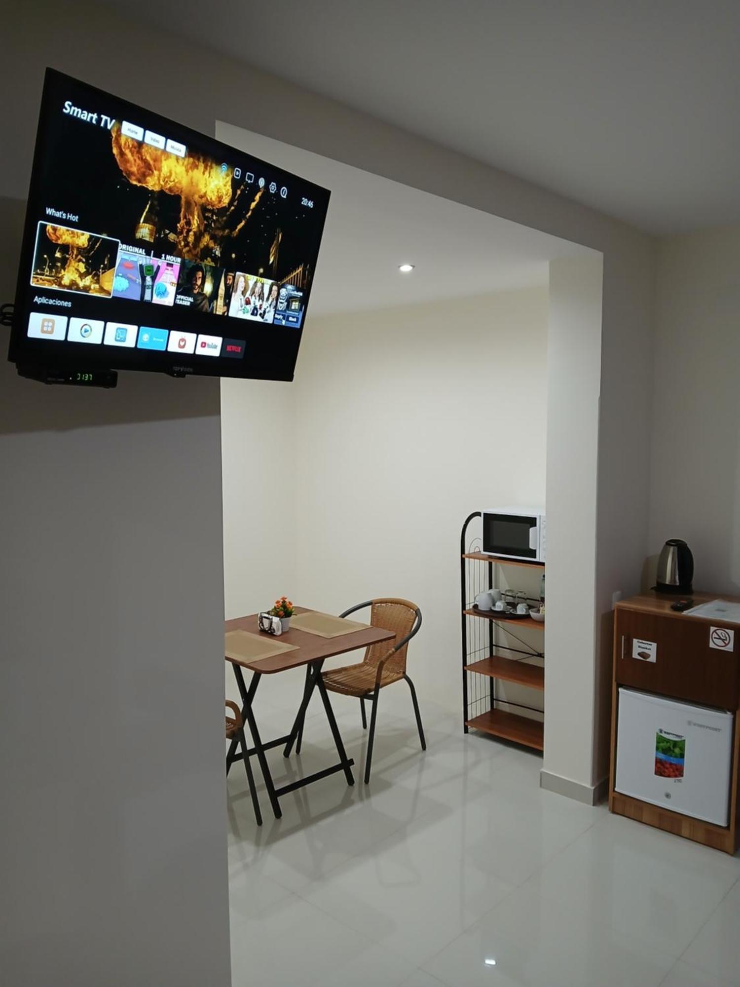 Pensión Nifa House *